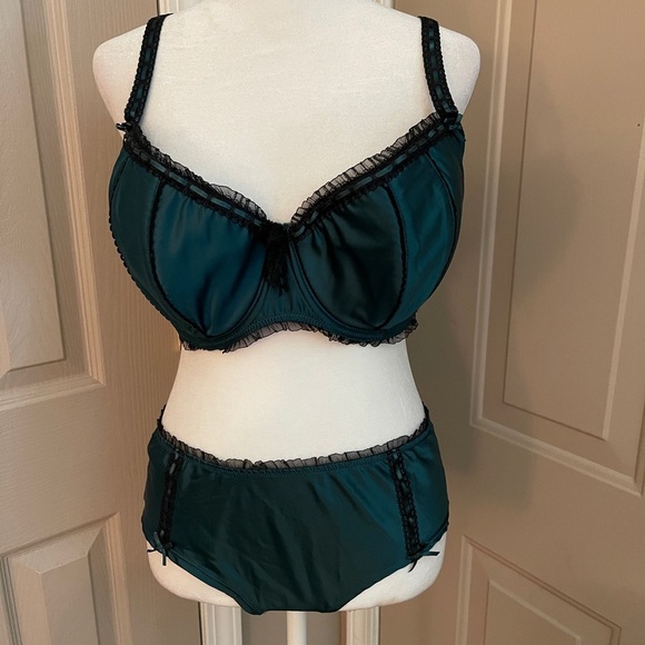 Q-T forest green satin black lace panty underwire bra set sz 7/38DD. - Picture 3 of 14